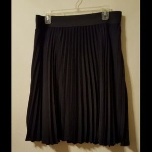 NWOT: Black Pleated Skirt